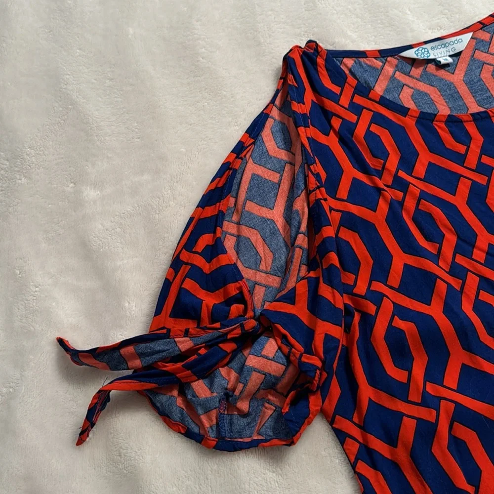 Shirt - Picture 3 of 4